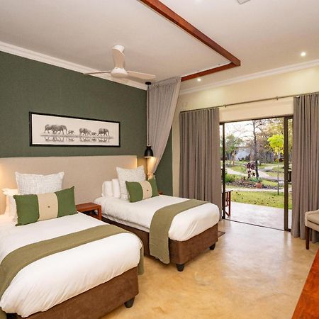 Insika Lodge Victoria Falls Extérieur photo